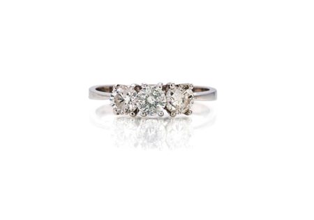  
Anello trilogy in oro e brillanti 
 Misura 19