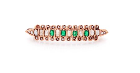 
Spilla in oro, pietre verdi e perle 
 cm 4,5
