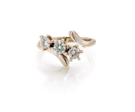  
Anello trilogy in oro e brillanti 
 Misura 18