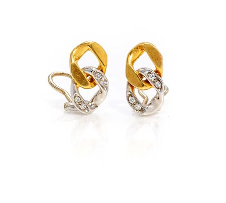  
Coppia di orecchini a groumette in oro e brillanti 
 cm 1 x 2