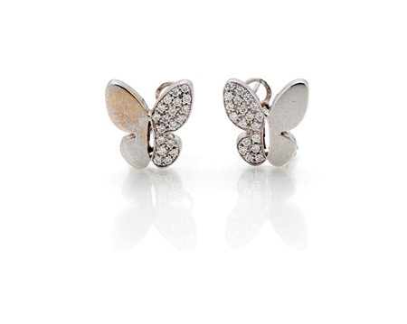  
Coppia di orecchini a farfalla in oro e brillanti 
 cm 1,5 x 1,5