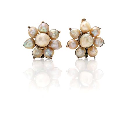  
Coppia di orecchini in oro e perle naturali 
 cm 2