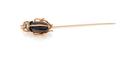  
Spilla da revers con scarabeo in oro e corniola 
 Lunghezza cm 8
