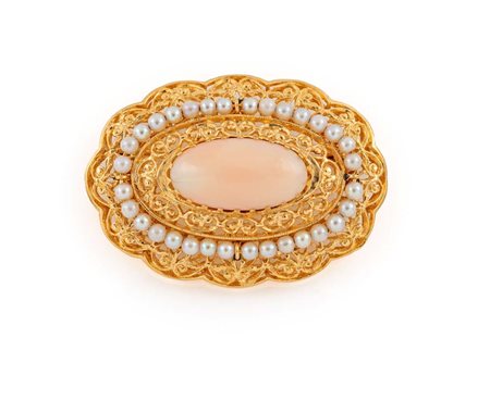  
Spilla in oro, corallo rosa e microperle 
 cm 5 x 3,5