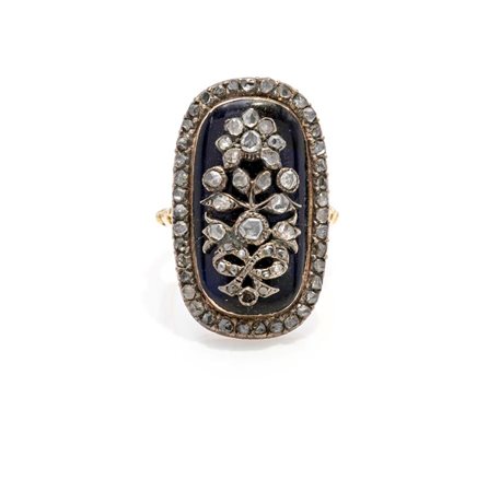  
Anello antico in oro, smalti e diamanti 
 Misura 12
