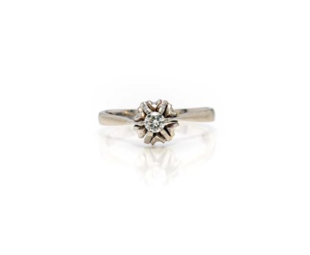  
Anello in oro e brillante 
 Misura 11