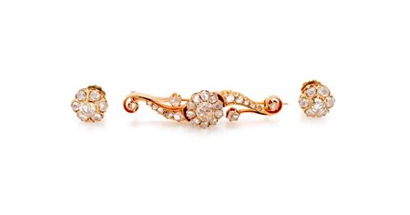  
Parure di spilla e coppia di orecchini in oro e diamanti 
 Spilla cm 4, diametro orecchini cm 1