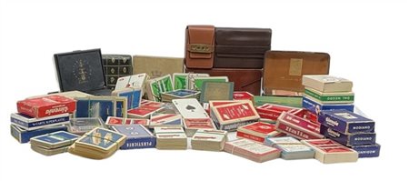 Insieme di mazzi di carte sia completi che non formato da:
N°1 completo con con