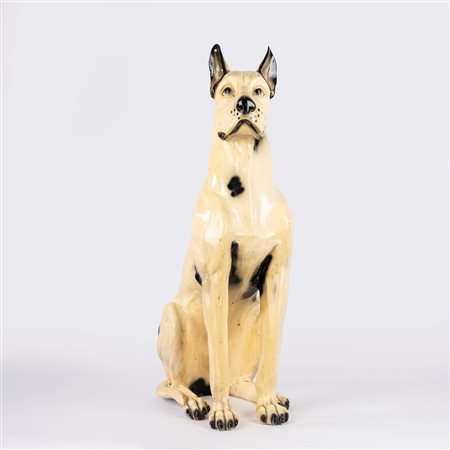 Grande scultura in ceramica raffigurante alano