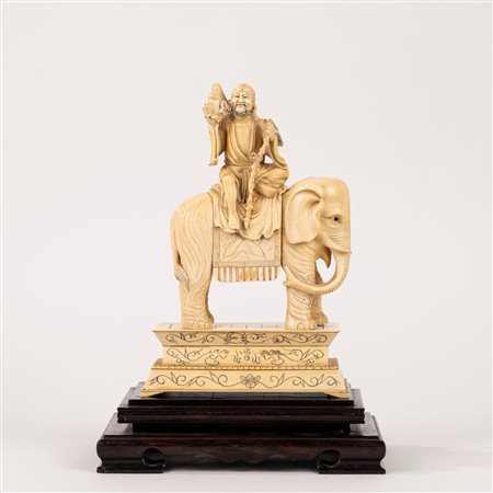 Scultura in avorio raffigurante saggio su elefante, Cina inizi secolo XX