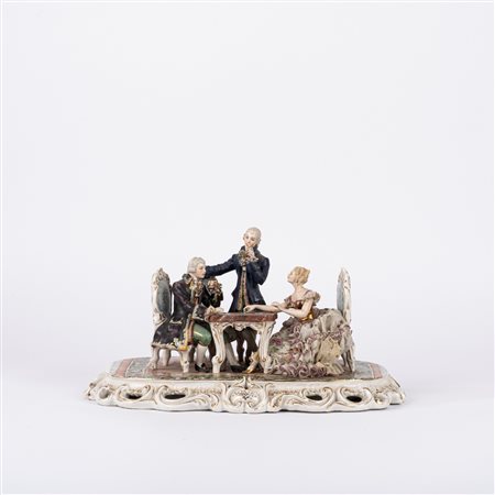 Gruppo scultoreo in porcellana policroma raffigurante giocatori di dama