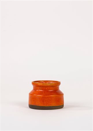 Piccolo vaso con coperchio in ceramica arancione, Alessio Tasca, Nove