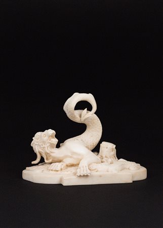 Scuola italiana del XIX secolo - Scultura in marmo raffigurante mostro con coda di pesce e zampe e testa leonine, con coccodrillo