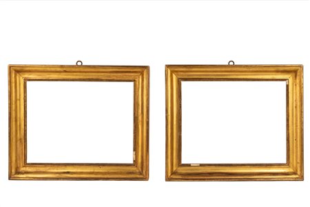 Coppia di cornici in legno intagliato e dorato, secolo XIX