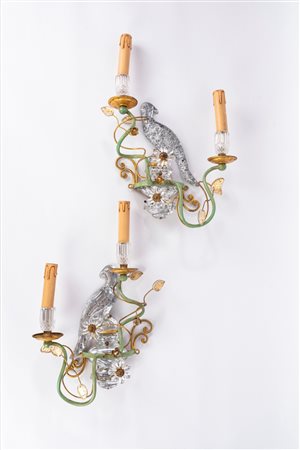 Coppia di appliques "Parrots" in cristallo e metallo dorato e laccato, Maison Baguès, anni '50 -'60 del Novecento