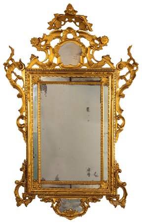 Specchiera in stile rococò in legno intagliato e dorato, secolo XIX