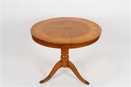 Tavolino rotondo in legno intarsiato, secolo XIX