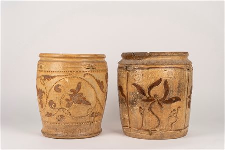 Due antiche e grandi giare in terracotta smaltata dipinte a motivi floreali, Medio Oriente secolo XIX