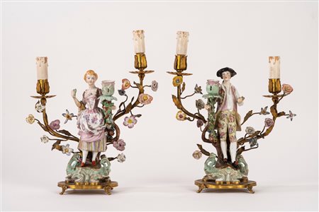 Coppia di candelabri con figurine in porcellana policroma, Meissen, secolo XIX