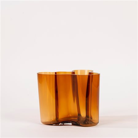 Alvar Aalto - Vaso in vetro color ambra, 1991