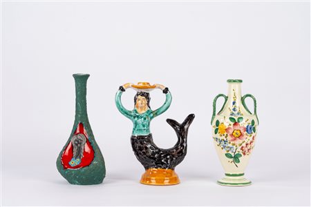Lotto composto da due bottiglie e un candeliere in ceramica policroma