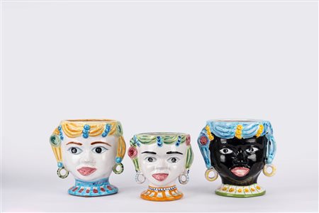 Tre fioriere in ceramica policroma in guisa di moro, manifattura Solimene Vietri
