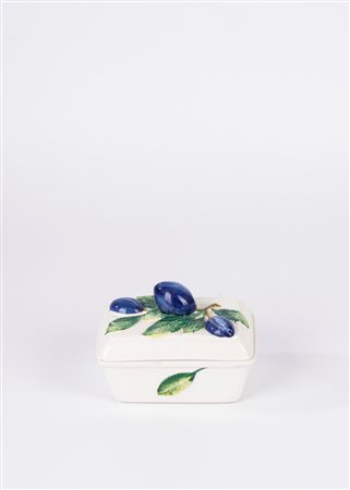Contenitore in maiolica di Bassano con prugne sul coperchio