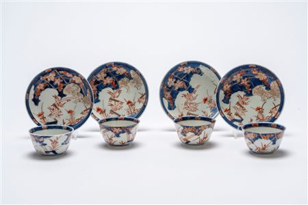 Servizio da tè composto da quattro piattini con tazzine Imari, Giappone, tardo periodo Edo - inizio Meiji