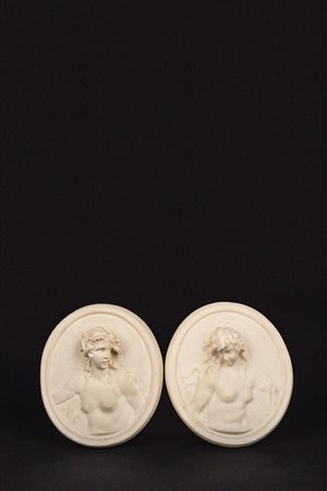 Coppia di altorilievi ovali in biscuit raffiguranti fanciulle, fine secolo XIX-inizi secolo XX