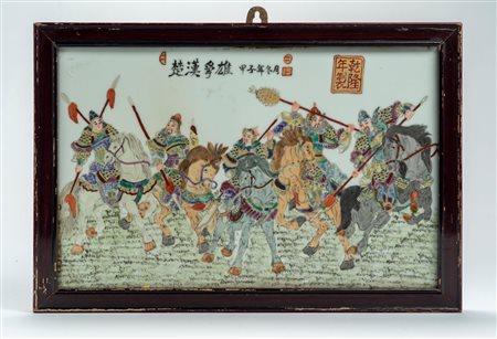 Placca in porcellana raffigurante una scena di battaglia con cavalieri Chu-Han. Cina, periodo della Repubblica (1912–1949)