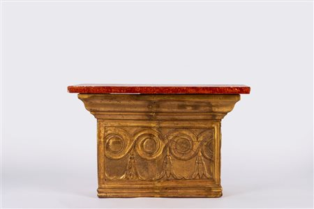 Capitello in legno dorato, adattato a mensola