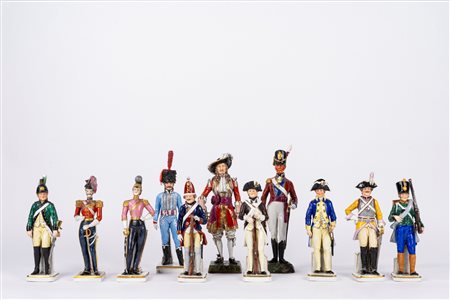 Collezione di 11 soldatini in porcellana policroma, secolo XX