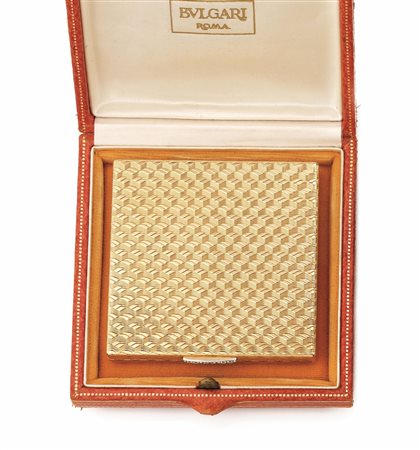 SCATOLA PORTACIPRIA, BULGARI, IN ORO GIALLO E DIAMANTIdi forma quadrata in...