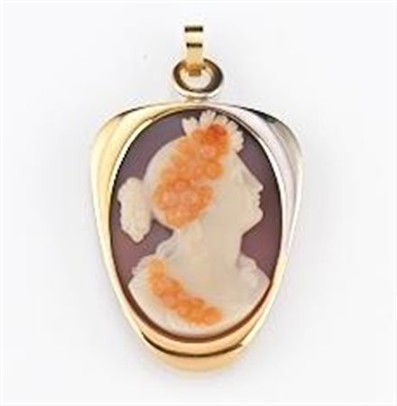 PENDENTE, BULGARI, IN ORO BIANCO, ORO ROSA, ORO GIALLO&nbsp; E CAMMEOcornice...