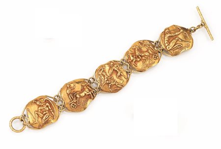 BRACCIALE IN ORO GIALLO formato da cinque medaglioni raffiguranti scene di...