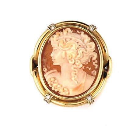 DEMI PARURE IN ORO GIALLO, CAMEI E DIAMANTI COMPOSTA DI PAIO DI ORECCHINI E...