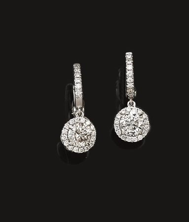 PAIO DI ORECCHINI&nbsp; IN ORO BIANCO E DIAMANTIciascuno realizzato con...