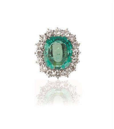 ANELLO IN ORO BIANCO, SMERALDO E DIAMANTIa margherita con smeraldo...