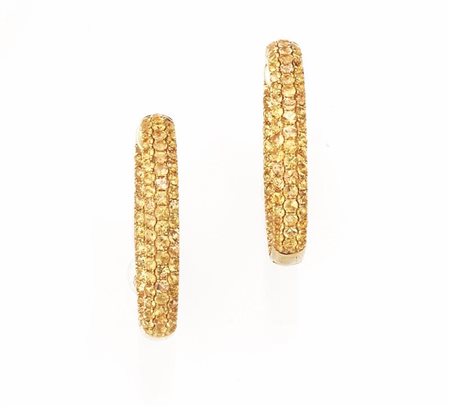 PAIO DI ORECCHINI IN ORO GIALLO E ZAFFIRI GIALLIciascuno realizzato ad anello...