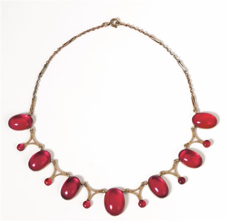 COLLANA IN ORO A BASSO TITOLO E AMBRArealizzata ad una fila di sette cabochon...