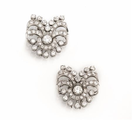 COPPIA DI CLIPS, ANNI '60, IN ORO BIANCO E DIAMANTIciascuna decorata a...