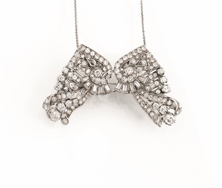 SPILLA- PENDENTE IN PLATINO, ORO BIANCO E DIAMANTIrealizzata da una coppia di...