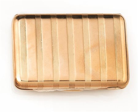 PORTACIPRIA IN ORO GIALLOdi forma rettangolare in oro giallo rigato,...