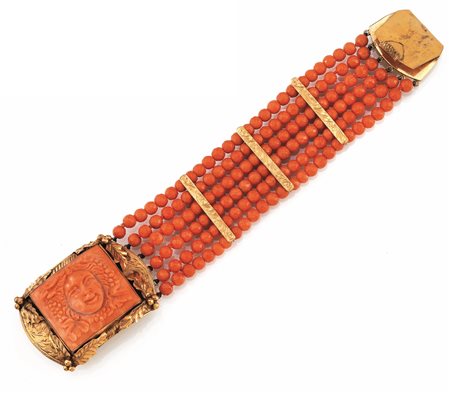 BRACCIALE IN ORO GIALLO&nbsp; A BASSO TITOLO E CORALLOrealizzato a sei fili...