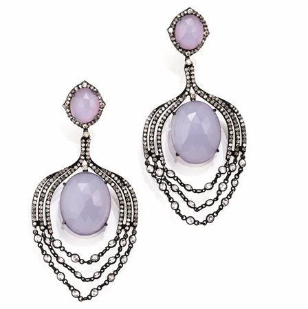 PAIO DI ORECCHINI PENDENTI IN ORO BRUNITO, ORO GIALLO, QUARZO, PASTA VITREA...