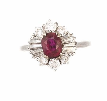ANELLO IN ORO BIANCO, RUBINO E DIAMANTIal centro un rubino ovale di 1.30 ct...