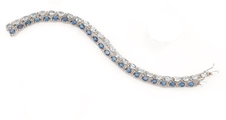 BRACCIALE IN ORO BIANCO, ZAFFIRI E DIAMANTIad una linea di ventitre zaffiri...