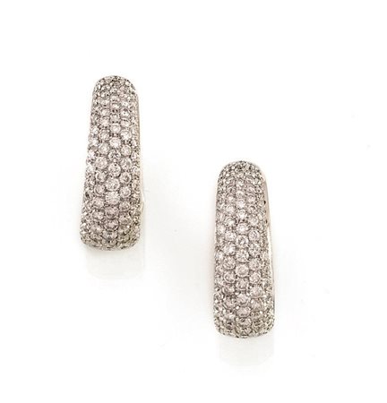 PAIO DI ORECCHINI IN ORO BIANCO, ORO GIALLO E DIAMANTIciascuno a cerchio...