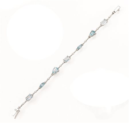 BRACCIALE IN ORO BIANCO, ACQUEMARINE E DIAMANTIrealizzato ad una fila di...