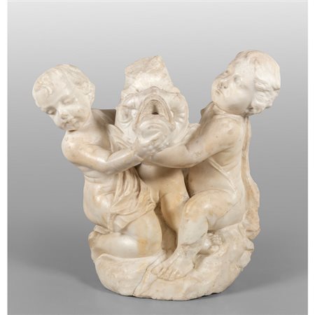 Due putti che sorreggono un tritone, scultura in 